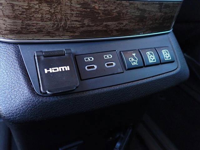 Used 2025 Toyota Sienna Platinum image 11