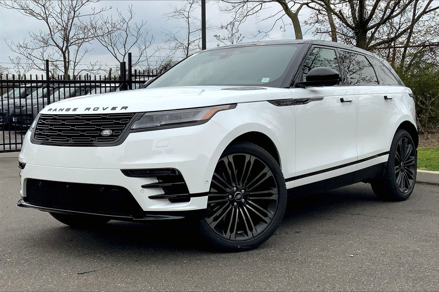 New 2026 Land Rover Range Rover Velar Dynamic SE