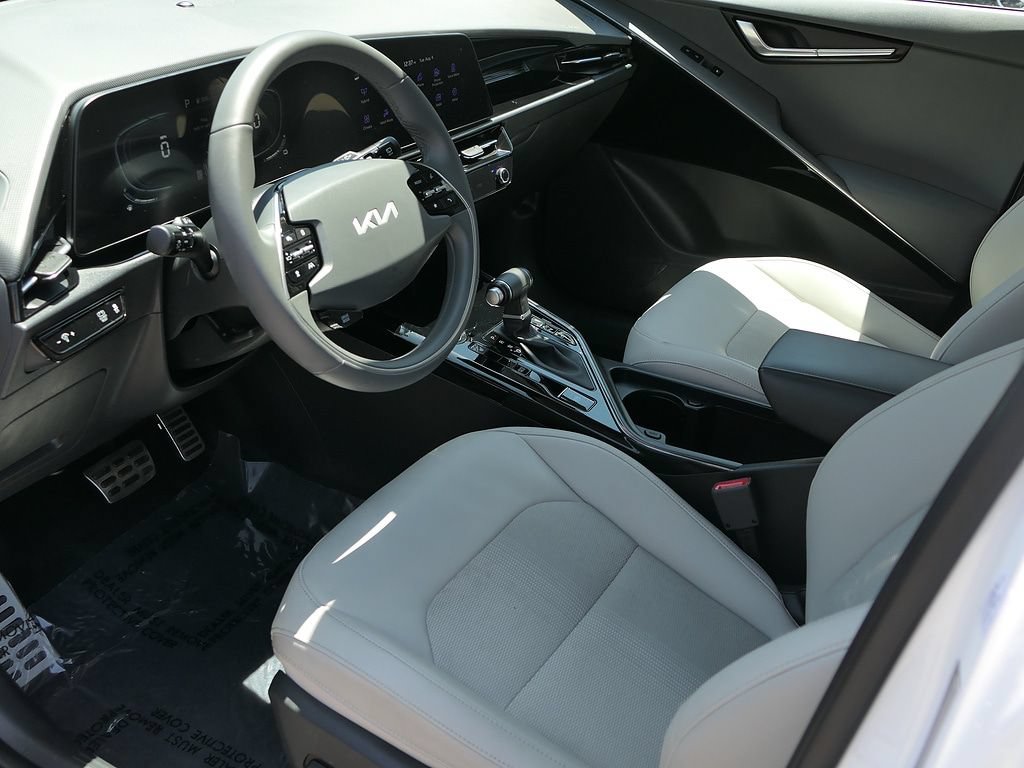 Used 2024 Kia Niro EX Touring FWD image 12