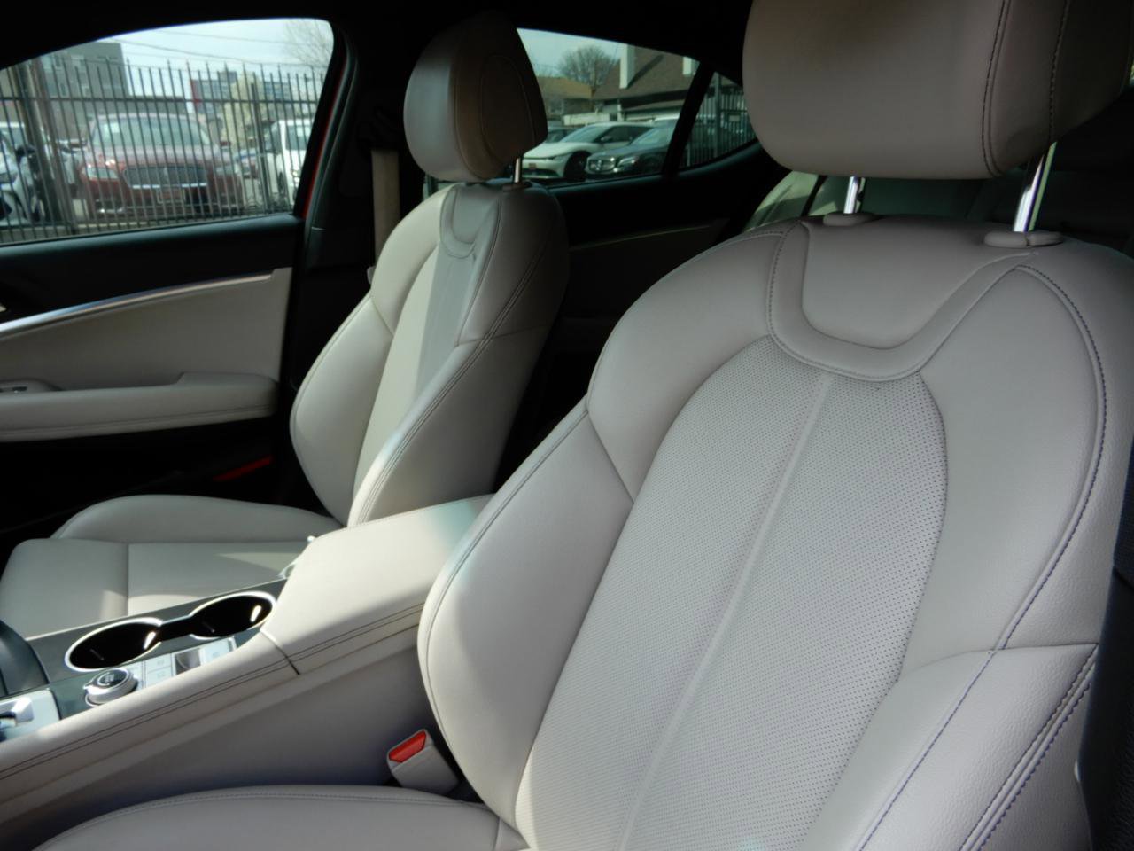 Used 2022 Genesis G70 2.0T image 13