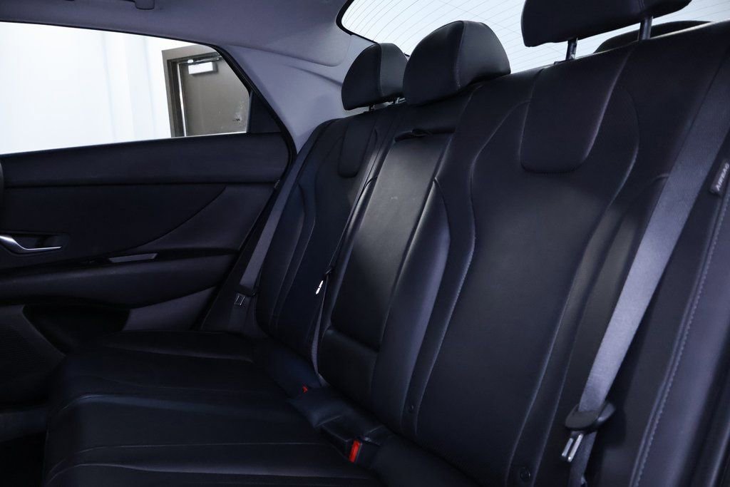 Used 2024 Hyundai Elantra Limited image 16