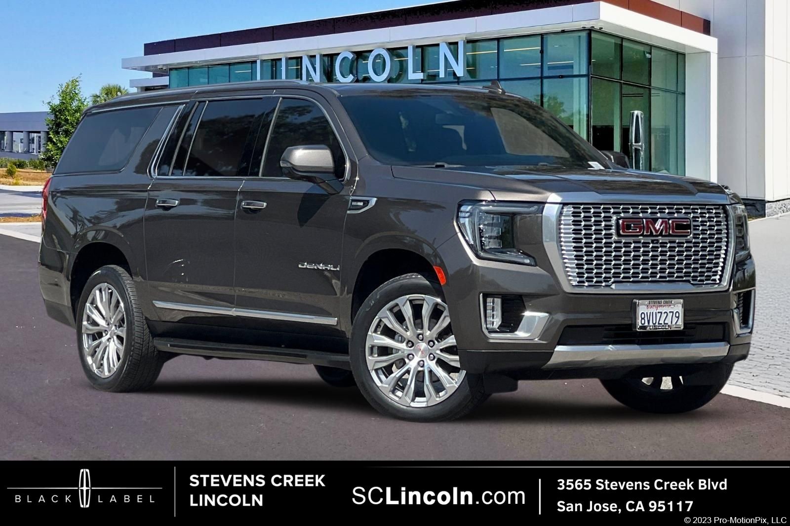 Used 2021 GMC Yukon XL Denali AWD/4WD image 1