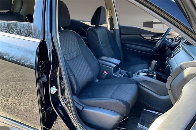 Used 2018 Nissan Rogue SV w/ Premium Package image 26