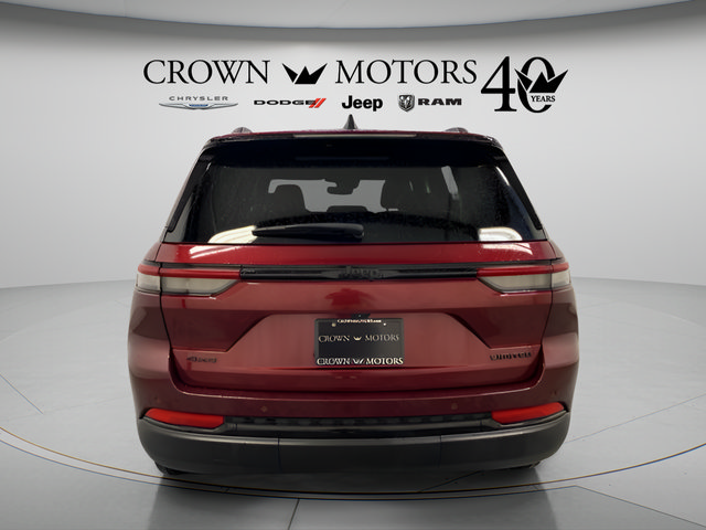 Used 2024 Jeep Grand Cherokee Limited w/ Black Appearance Package AWD/4WD image 5