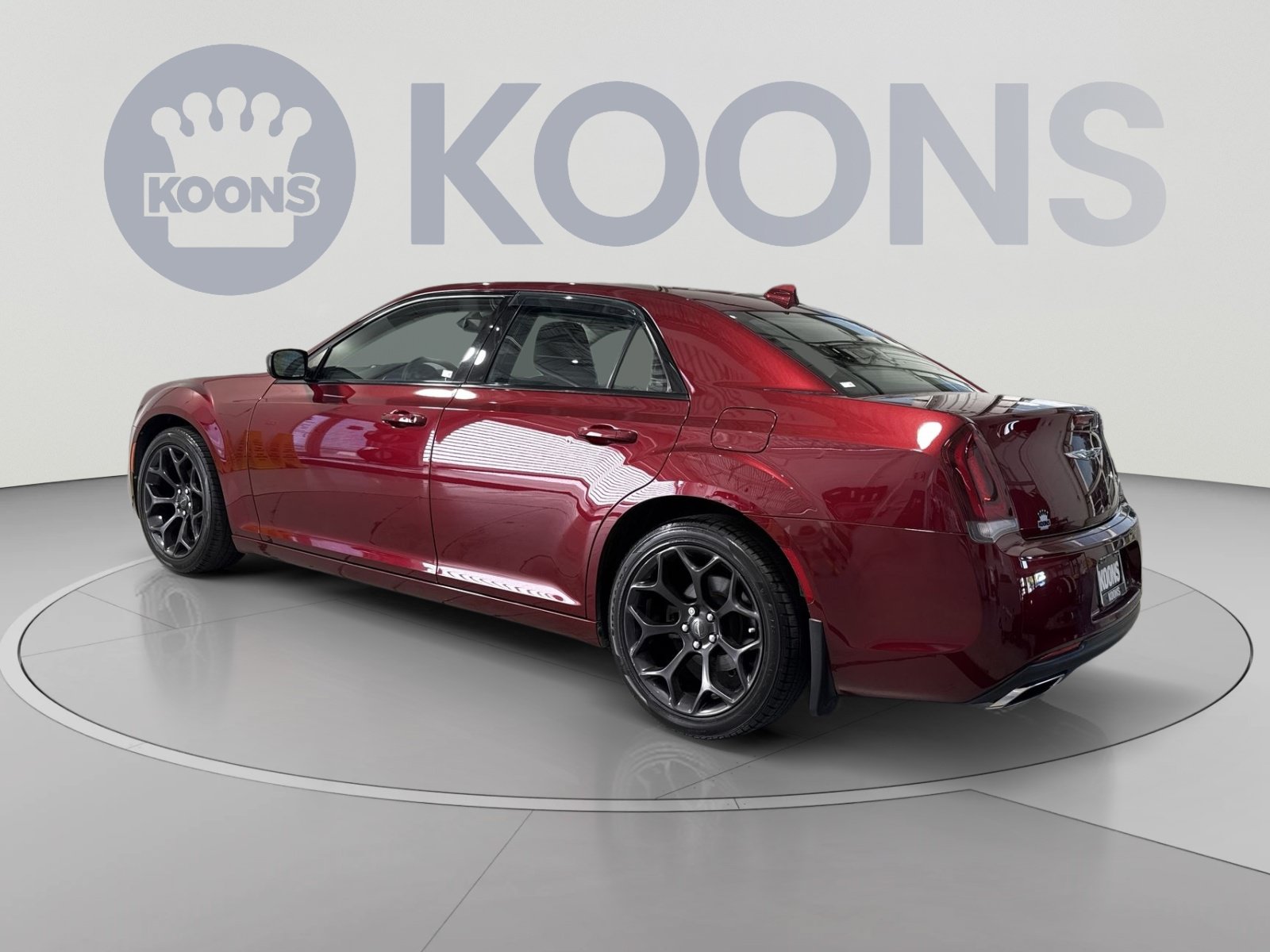 Used 2019 Chrysler 300 Touring w/ Sport Appearance Package RWD image 8