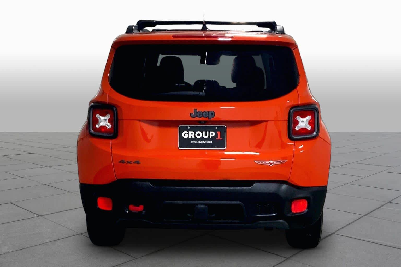Used 2016 Jeep Renegade Trailhawk w/ Premium Trailhawk Package AWD/4WD image 4