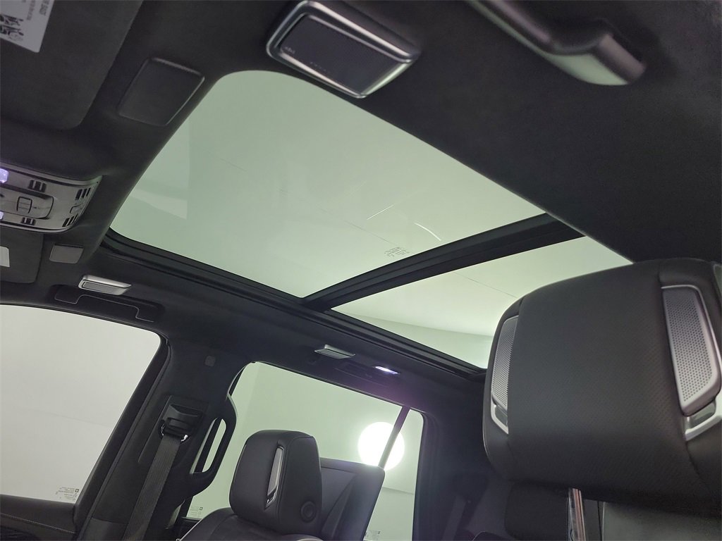 Used 2024 Cadillac Escalade V w/ Heavy-Duty Trailer Package image 18