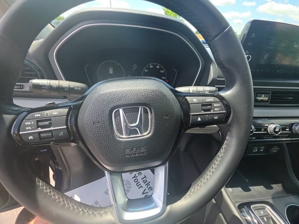 Certified 2023 Honda Pilot Touring image 17