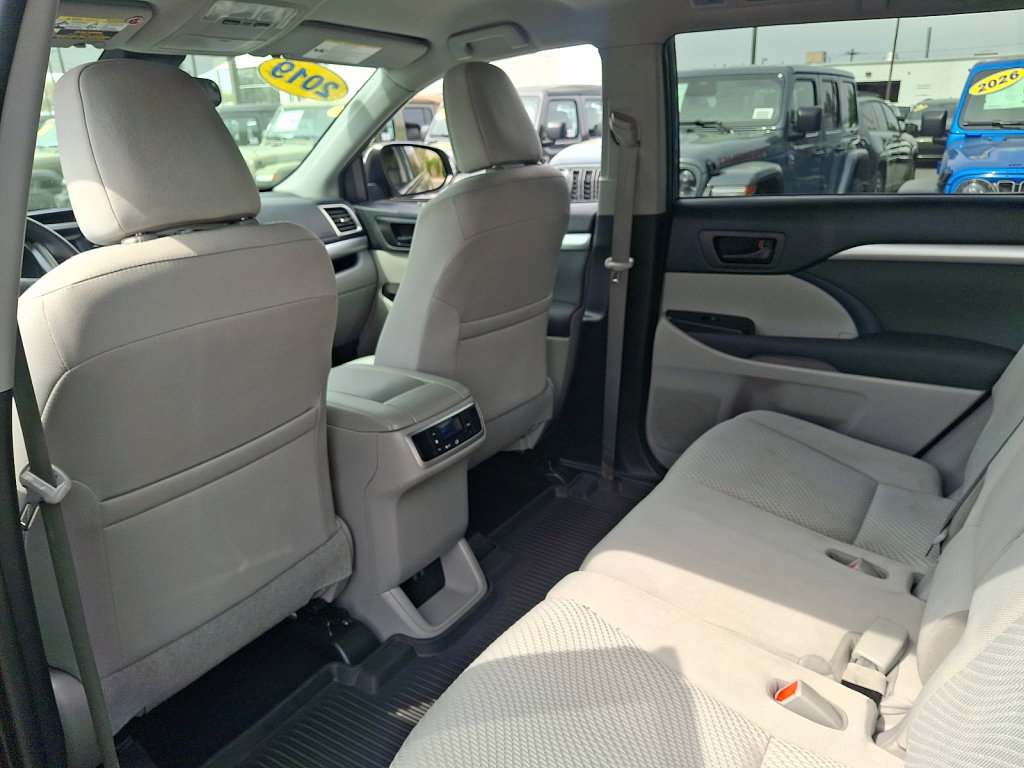 Used 2019 Toyota Highlander LE image 20