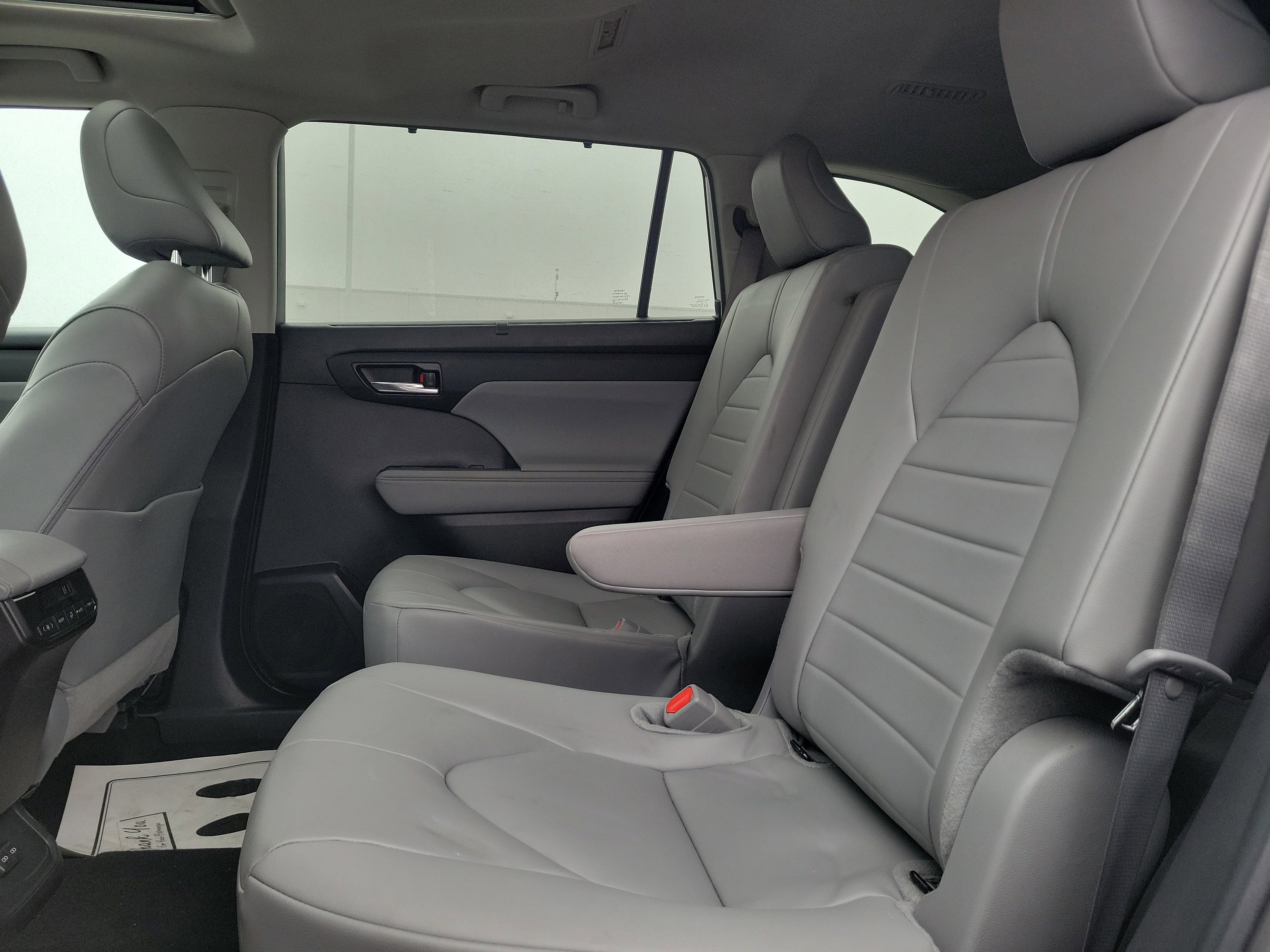 Used 2024 Toyota Highlander XLE image 8