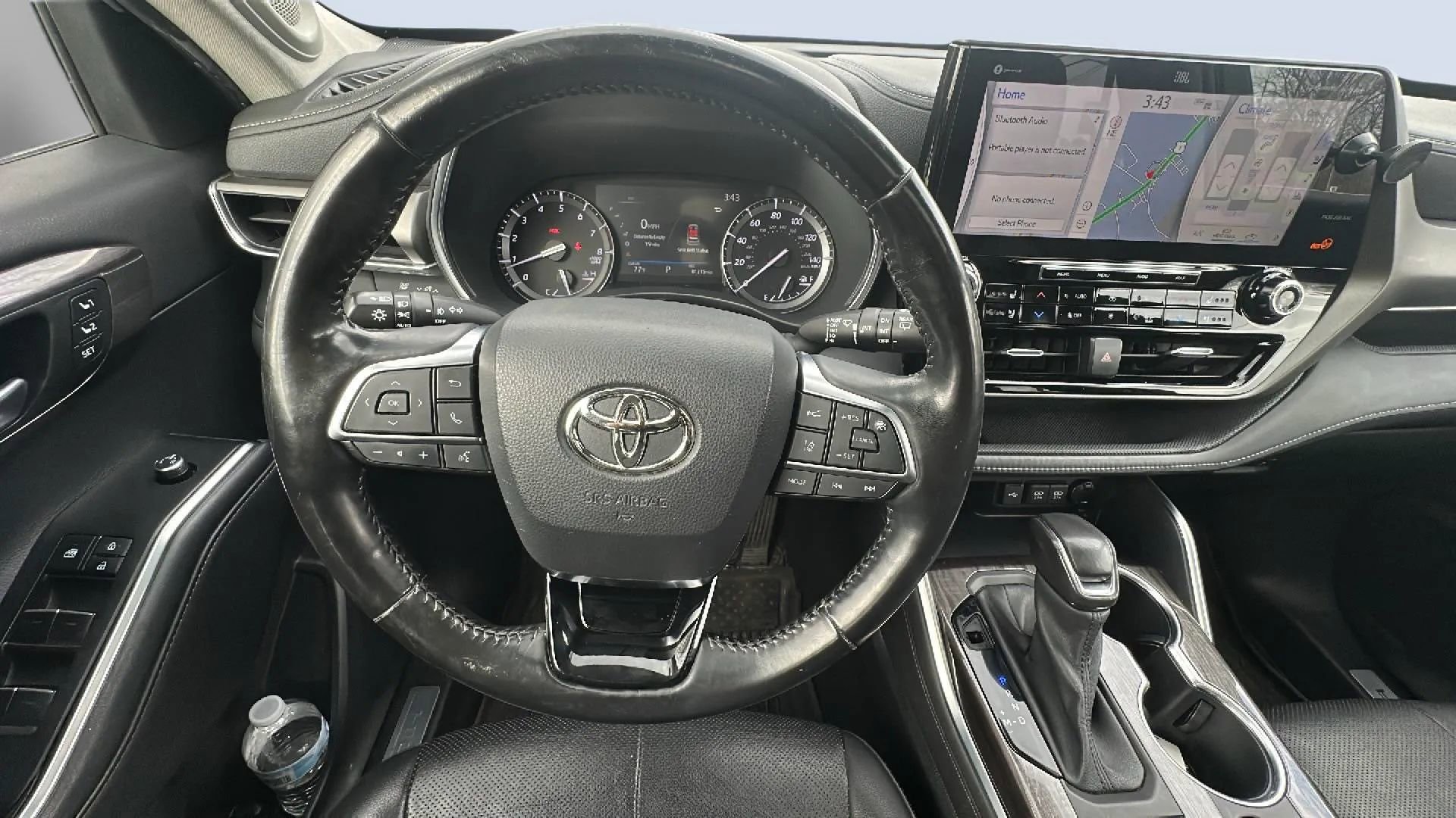 Used 2021 Toyota Highlander Limited image 10