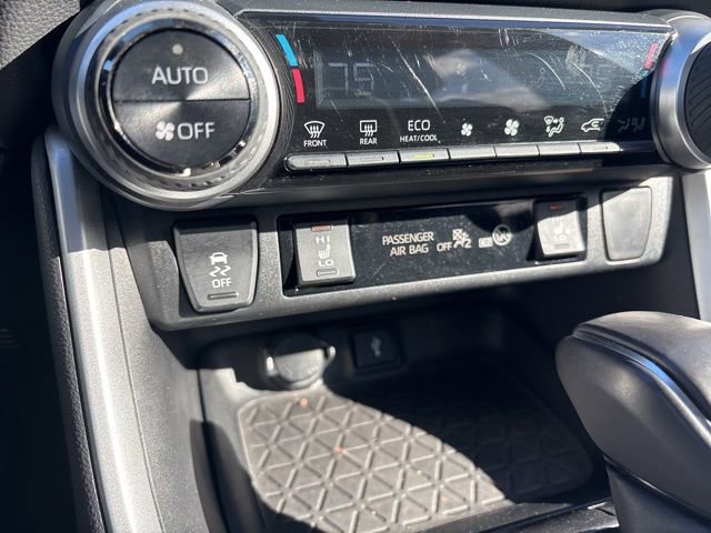 Used 2022 Toyota RAV4 XLE Premium image 31
