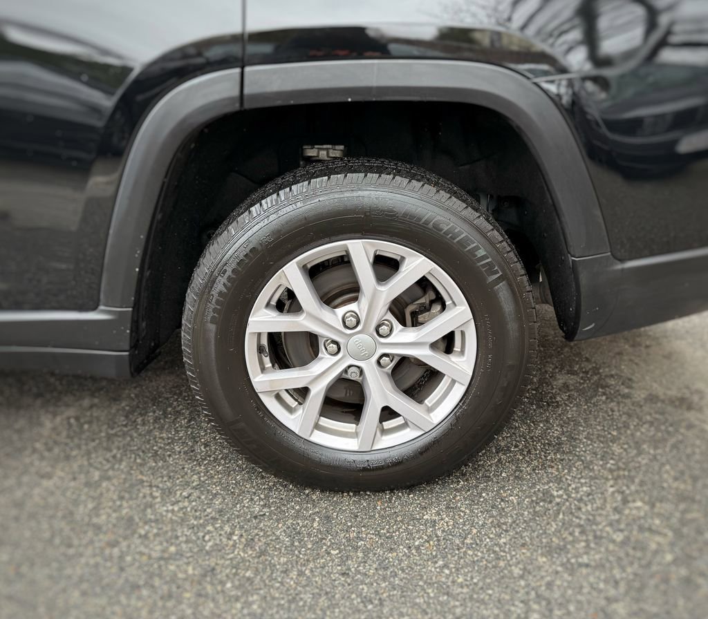 Used 2022 Jeep Grand Cherokee L Limited image 16