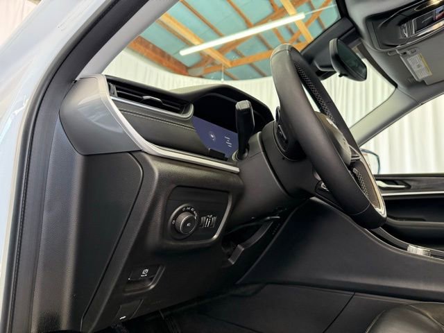 Used 2023 Jeep Grand Cherokee L Limited w/ Black Appearance Package image 16