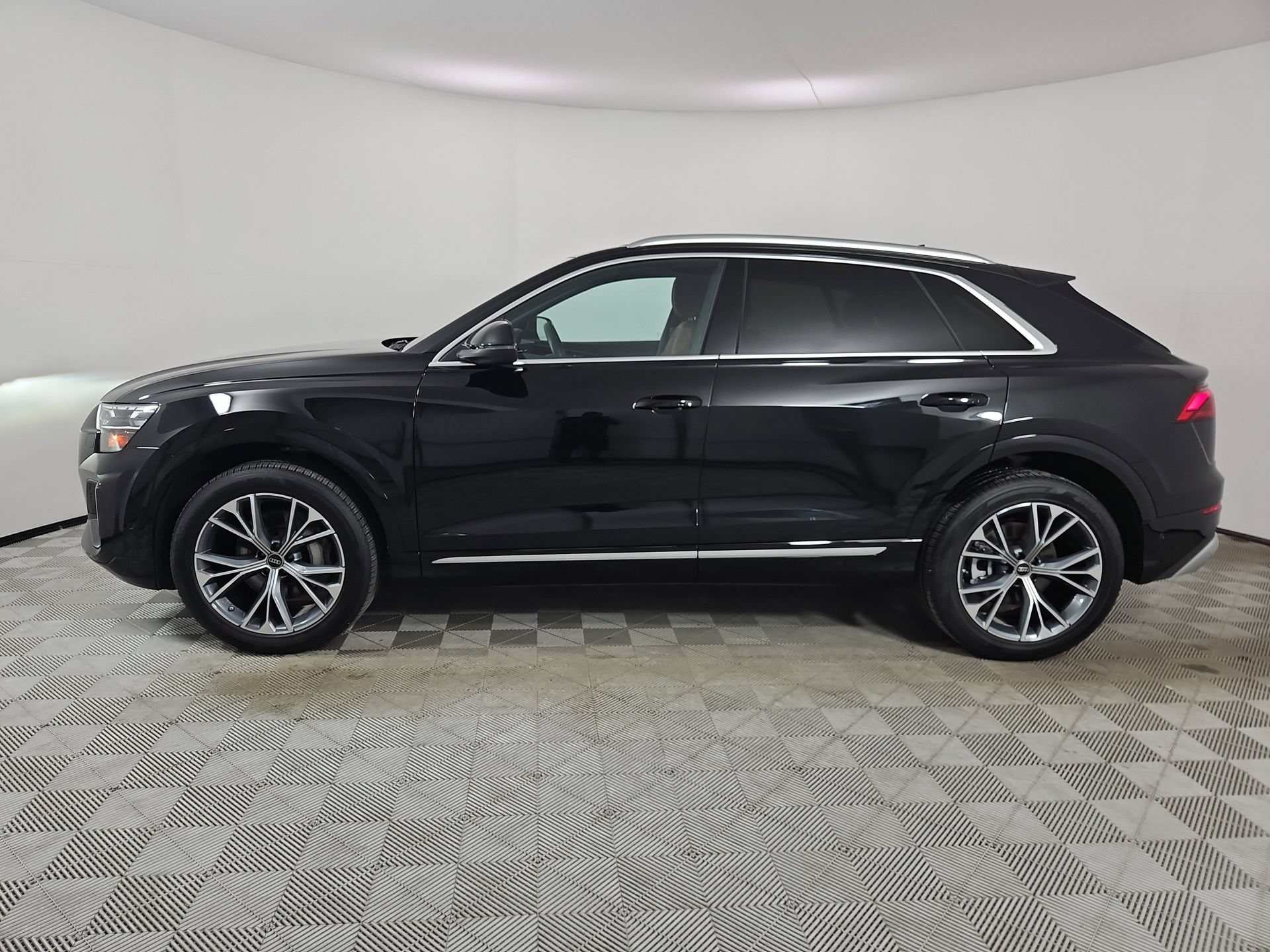 Certified 2025 Audi Q8 Premium Plus w/ Premium Plus Package AWD/4WD image 4