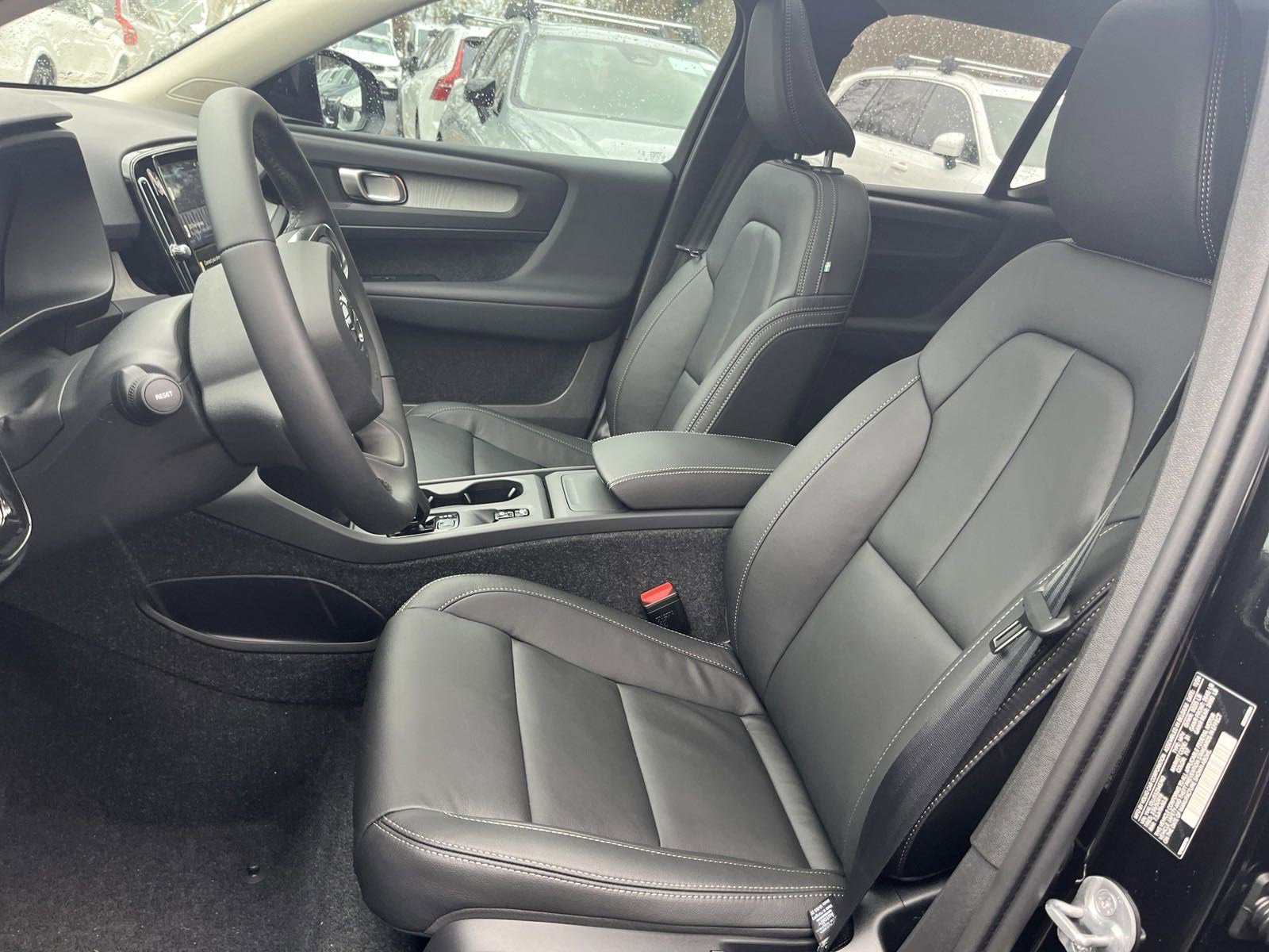 Certified 2025 Volvo XC40 B5 Core w/ Protection Package Premier image 16