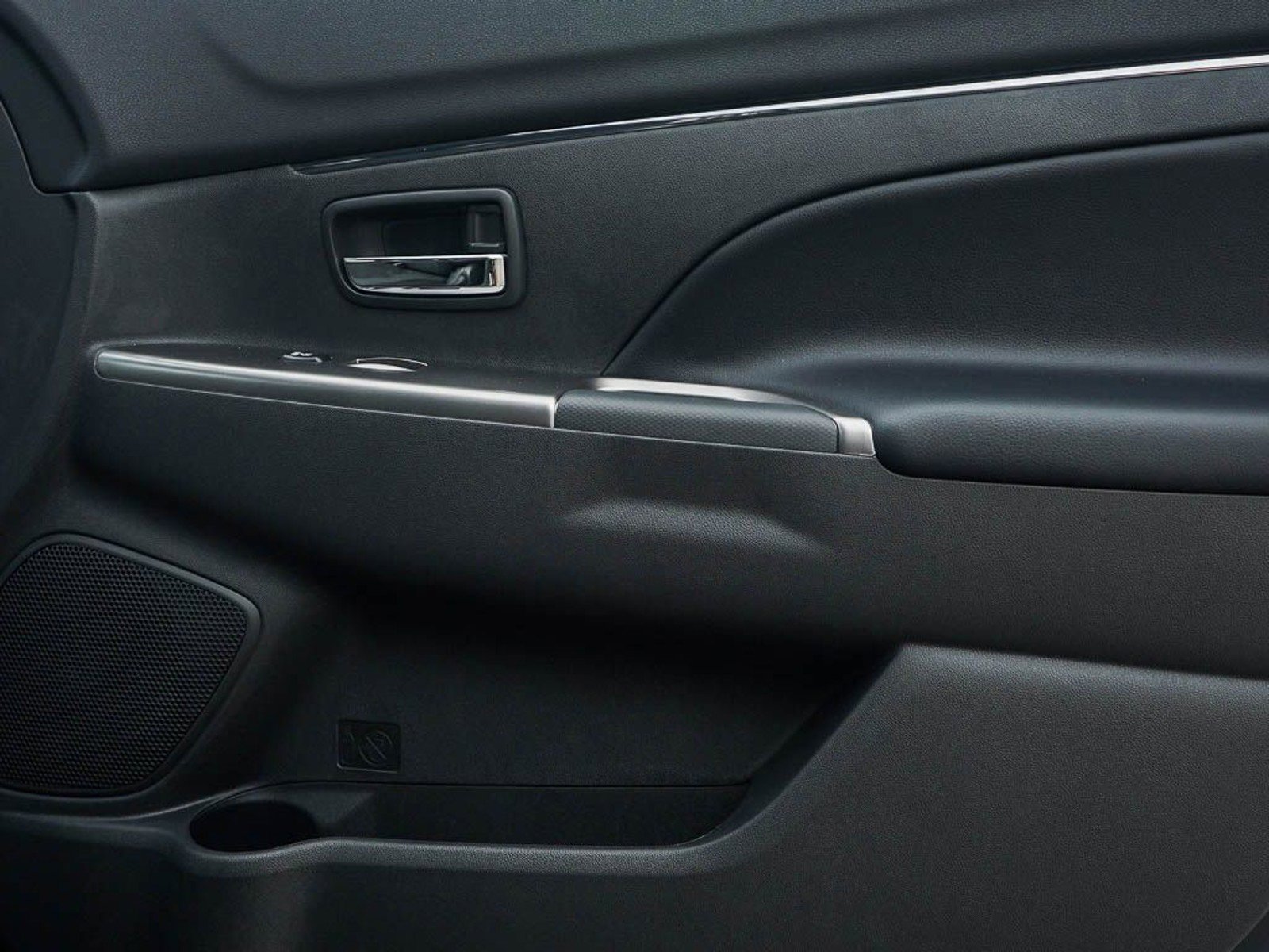 New 2025 Mitsubishi Outlander Sport SE image 9