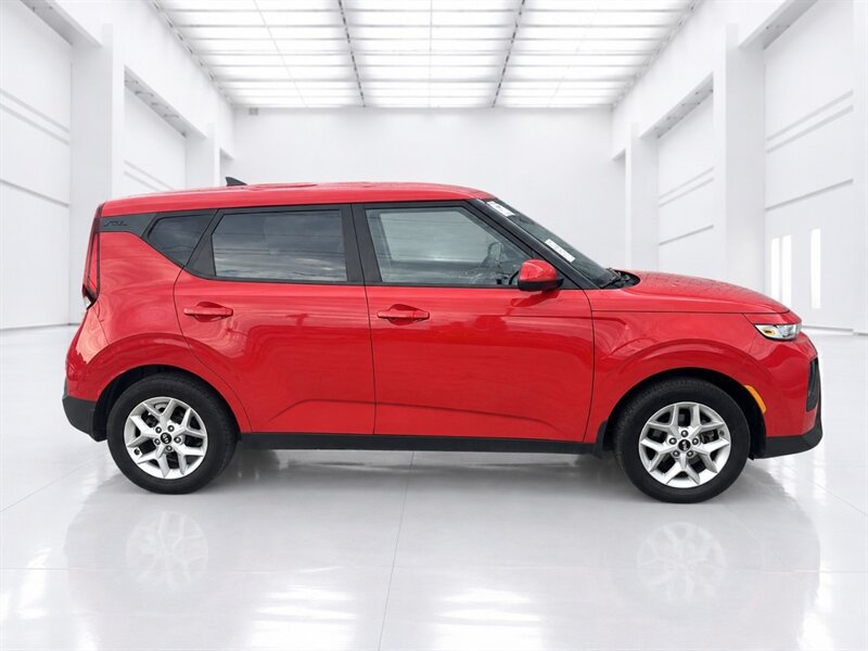 Used 2020 Kia Soul S FWD image 3