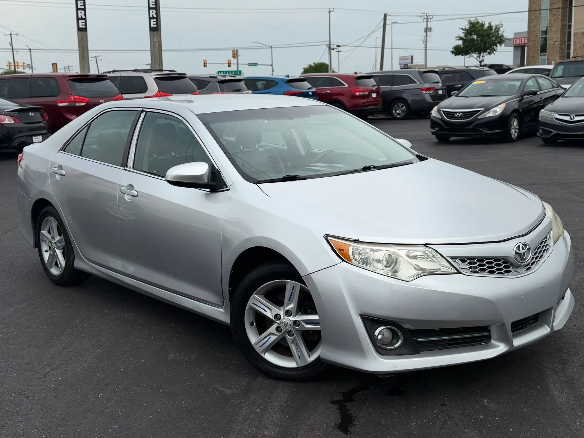 Used 2014 Toyota Camry SE FWD image 39