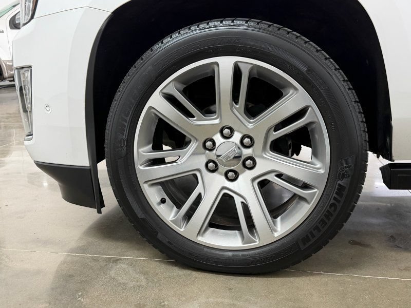 Used 2020 Cadillac Escalade Premium Luxury AWD/4WD image 12