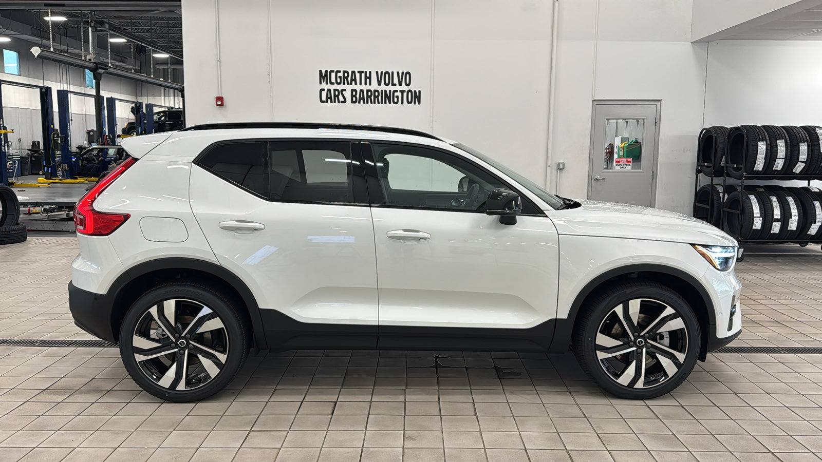 New 2026 Volvo XC40 B5 Ultra w/ Protection Package Premier AWD/4WD image 4