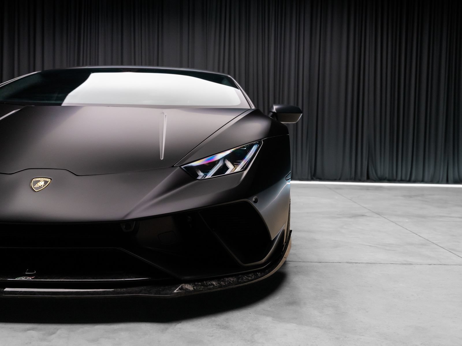 Used 2018 Lamborghini Huracan Performante AWD/4WD image 24