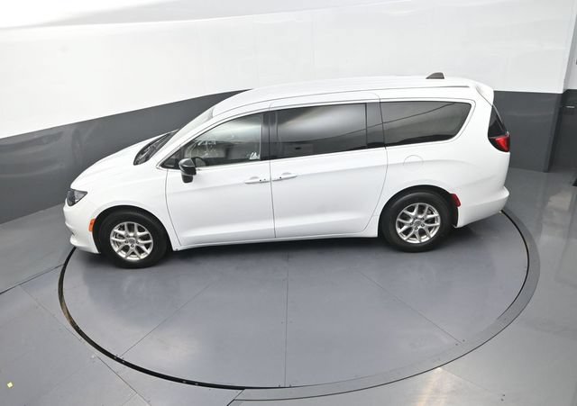 Used 2024 Chrysler Voyager LX FWD image 14