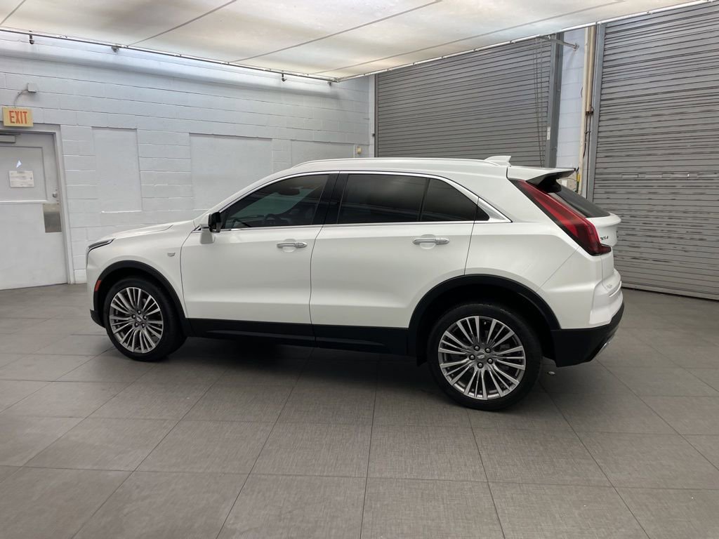 Used 2024 Cadillac XT4 Premium Luxury image 10