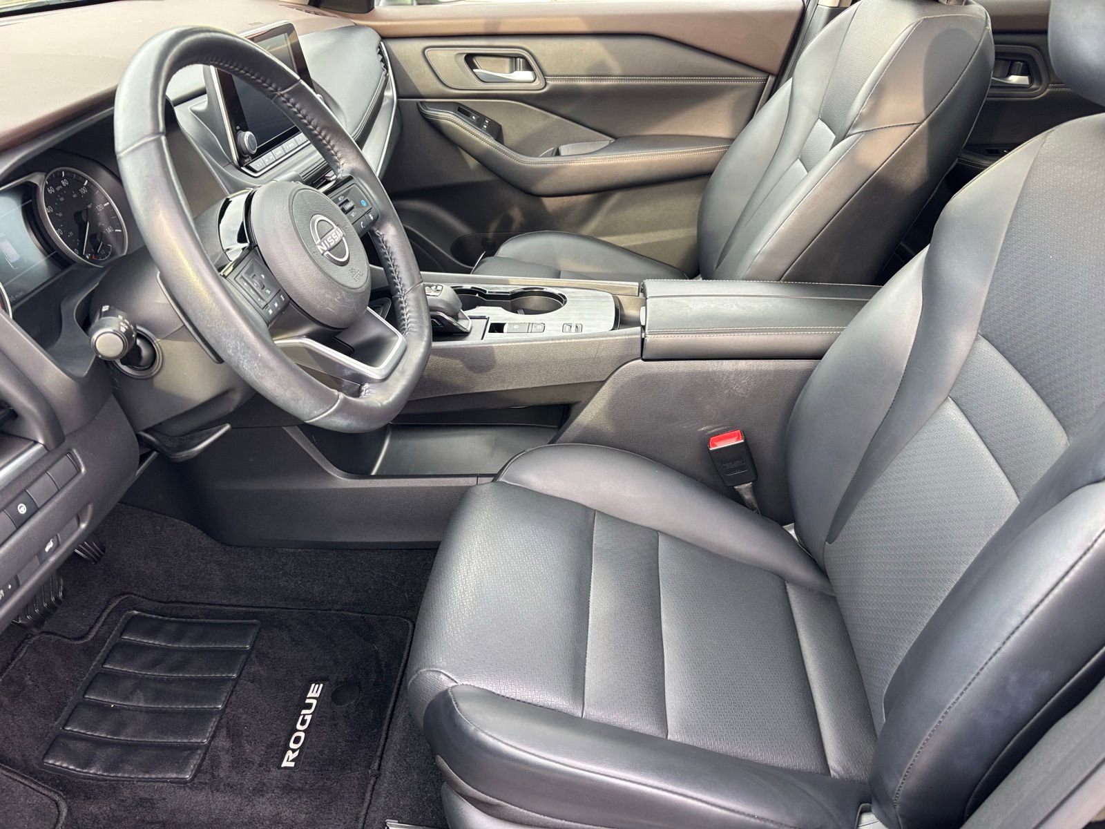 Used 2022 Nissan Rogue SV w/ SV Premium Package image 13