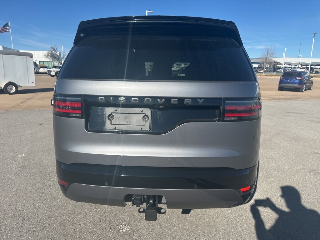 Certified 2025 Land Rover Discovery Dynamic SE image 4