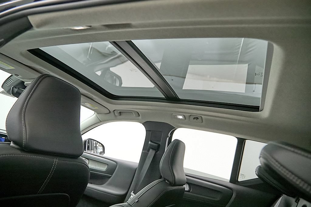 Certified 2023 Volvo XC40 B5 Ultimate w/ Protection Package Premier AWD/4WD image 22
