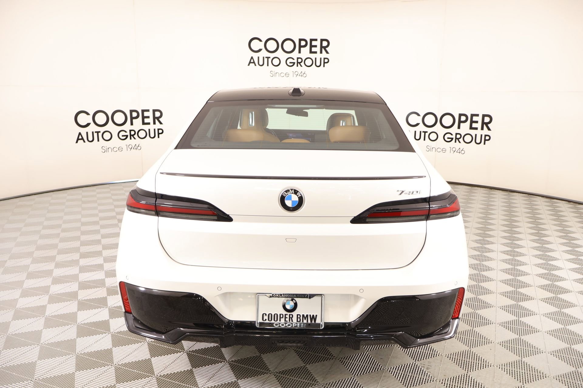 Used 2023 BMW 740i w/ Parking Assistance Package image 23