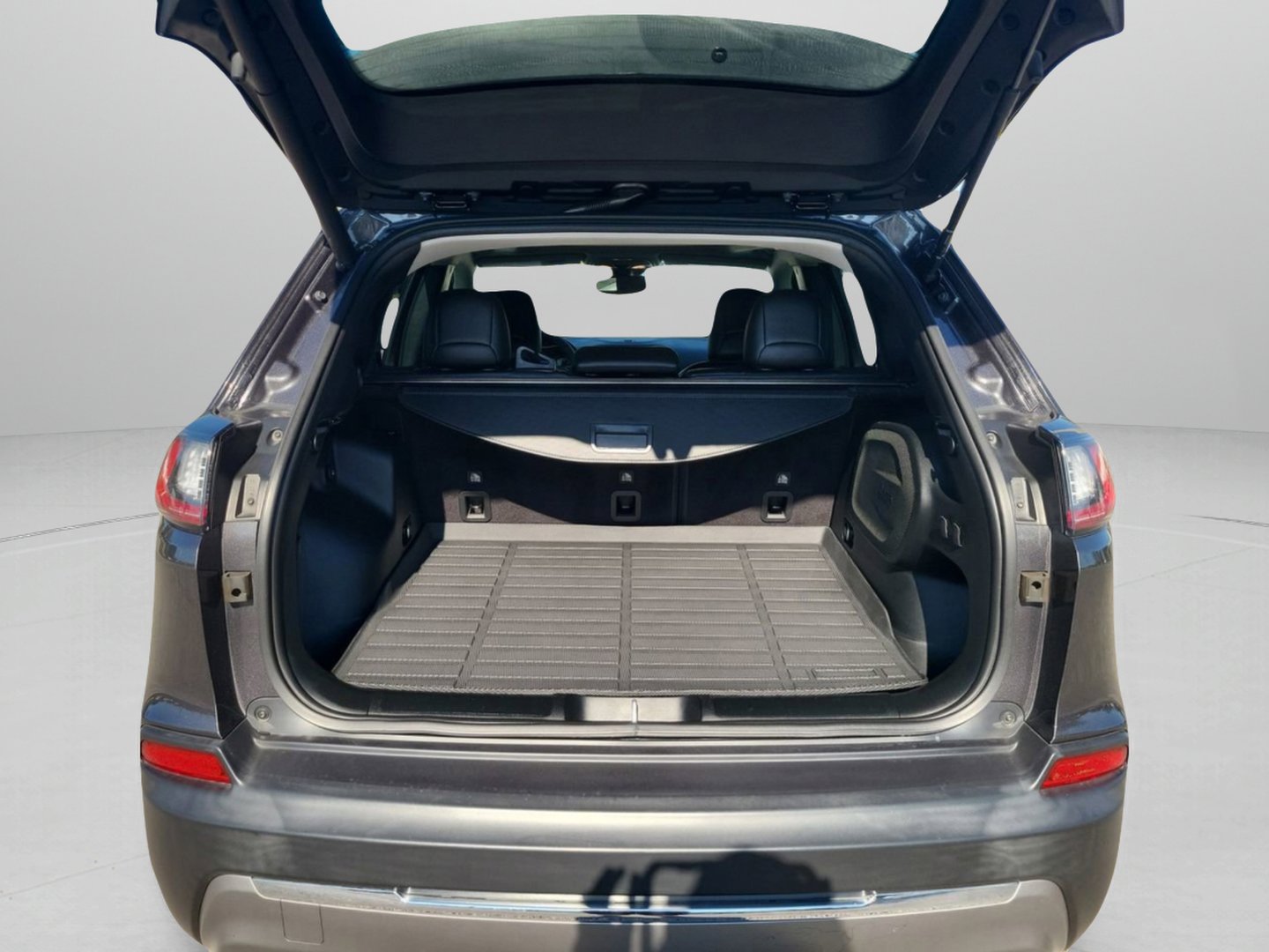 Used 2022 Jeep Cherokee Limited image 4