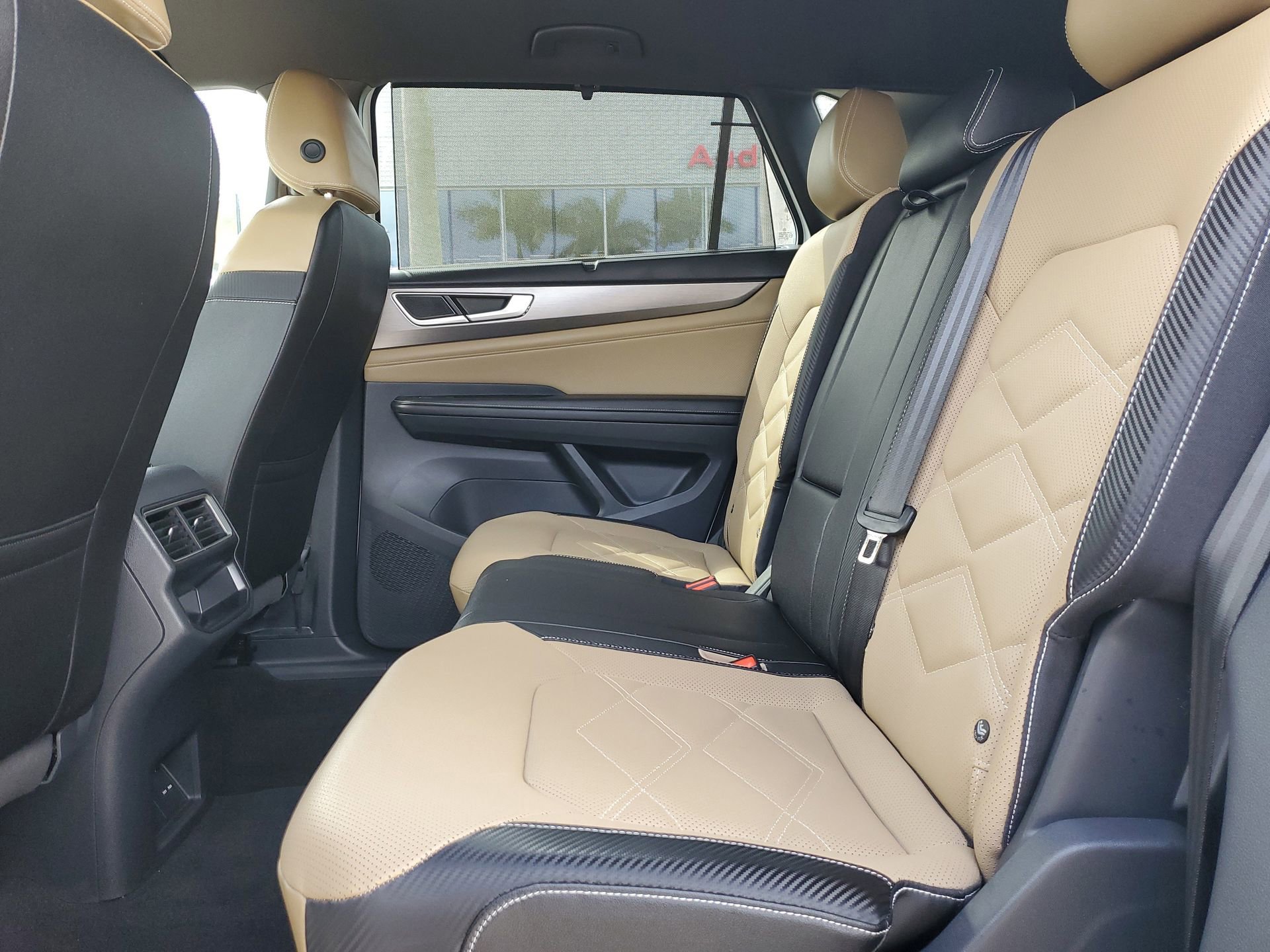 Used 2025 Volkswagen Atlas Cross Sport SE w/ Black Wheel Package image 11