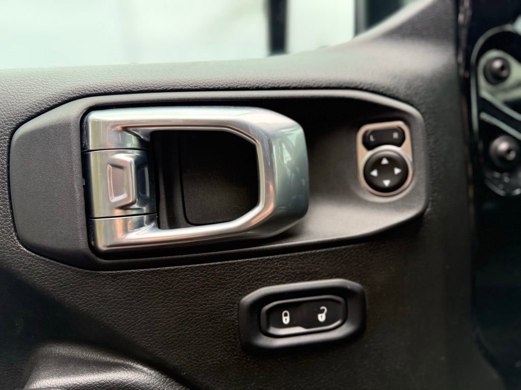 Used 2025 Jeep Wrangler Unlimited Rubicon image 26