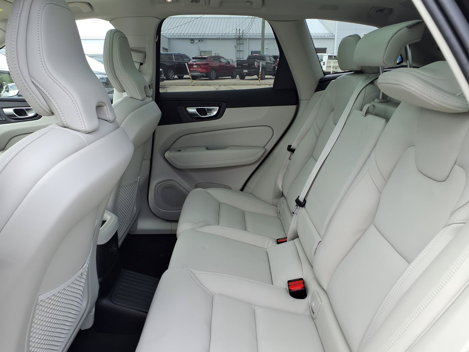 New 2026 Volvo XC60 T8 Ultra w/ Protection Package Premier AWD/4WD image 6