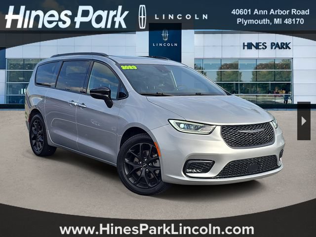 Used 2023 Chrysler Pacifica Limited w/ S Appearance Package