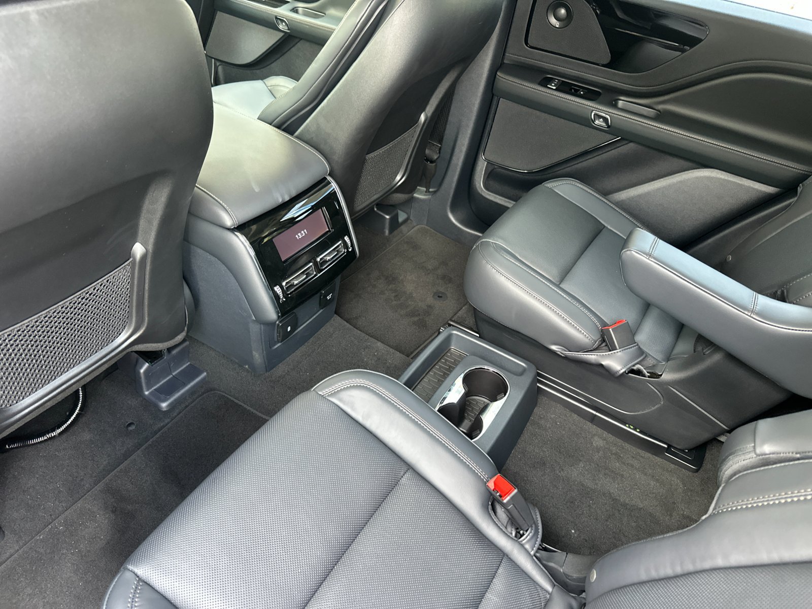 New 2026 Lincoln Aviator Reserve w/ Jet Appearance Package RWD image 11