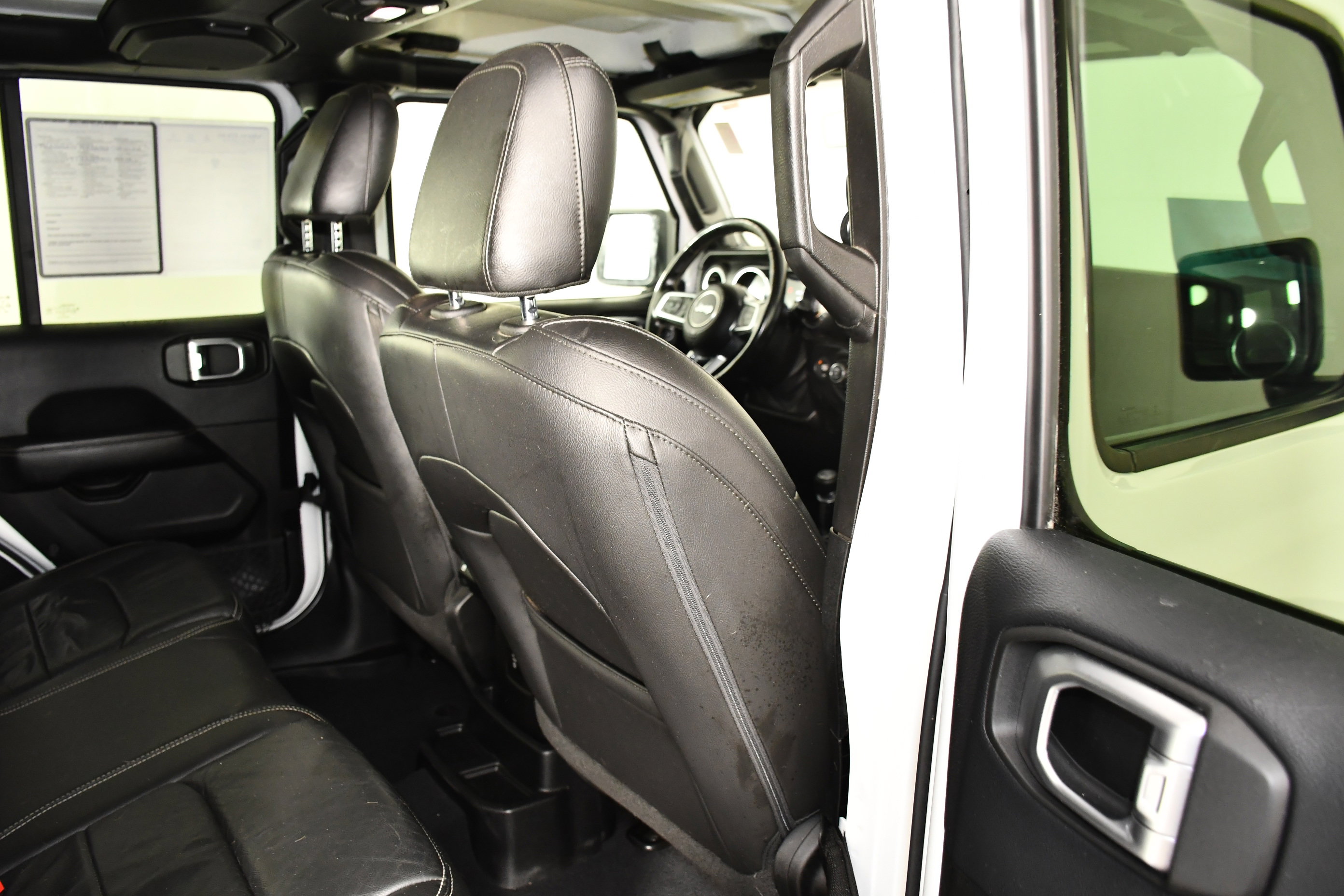 Used 2018 Jeep Wrangler Unlimited Sahara w/ Uconnect 4C Nav & Sound Group image 43