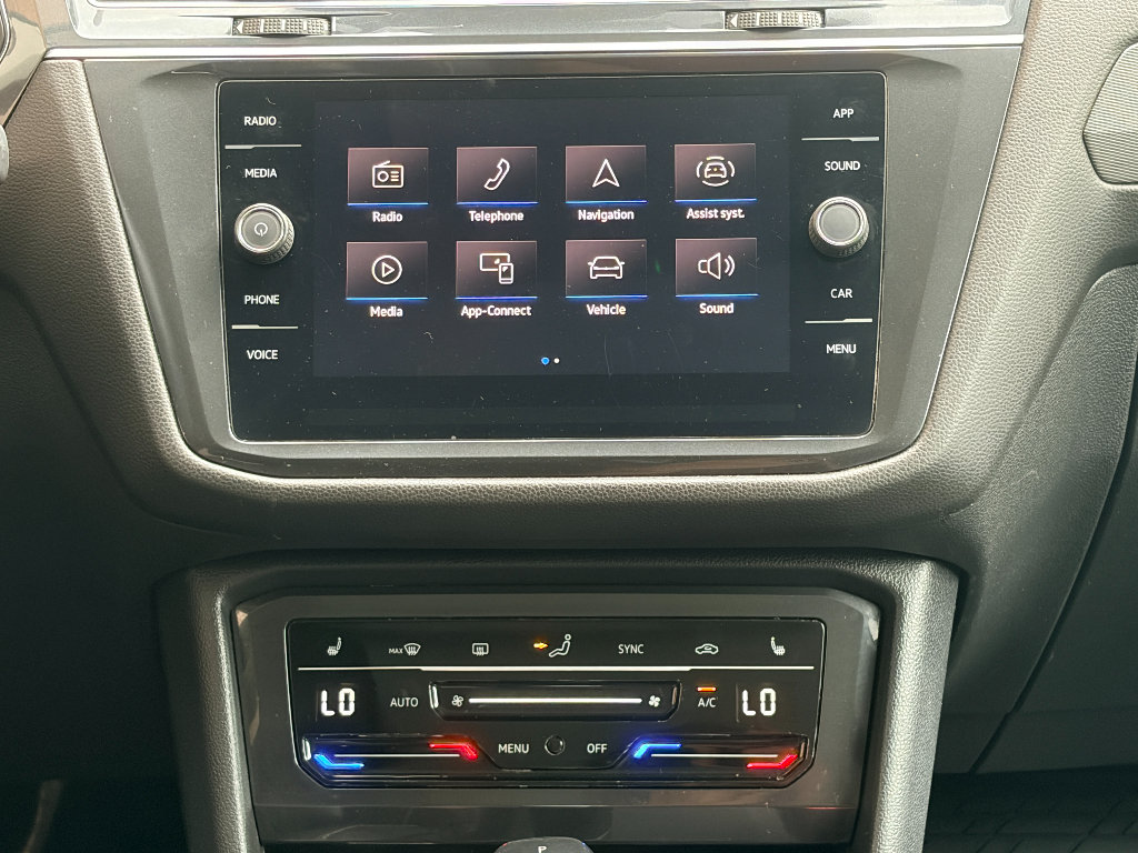 Used 2022 Volkswagen Tiguan SE w/ Panoramic Sunroof Package FWD image 18