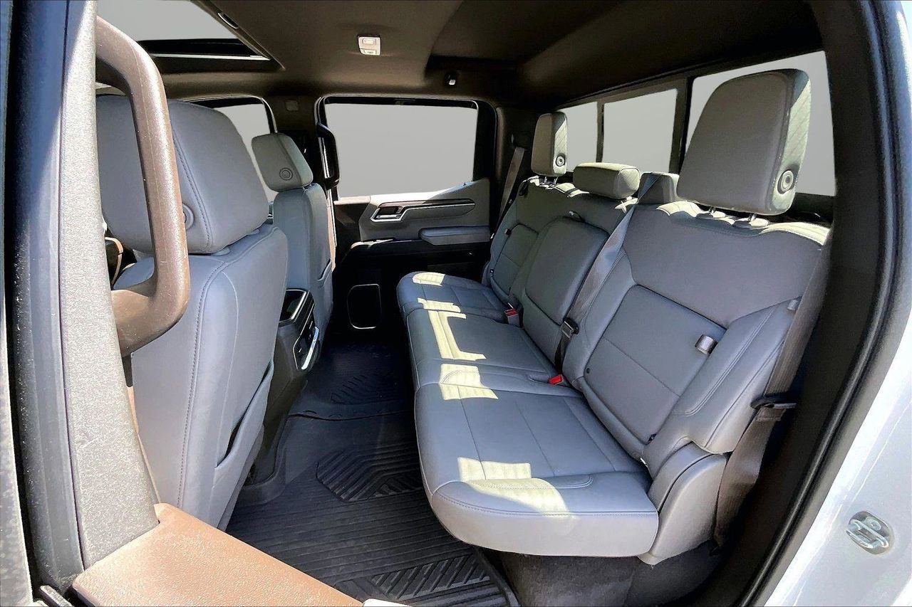 Used 2022 Chevrolet Silverado 1500 LTZ w/ LTZ Premium Package AWD/4WD image 22