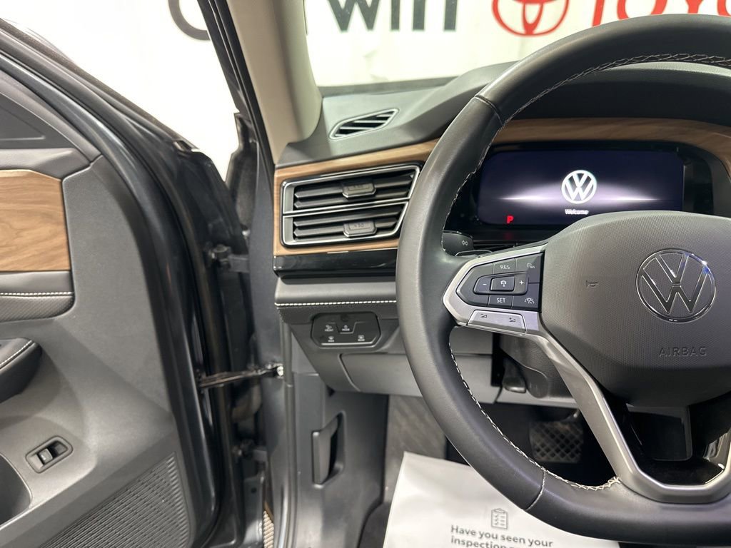 Used 2025 Volkswagen Atlas SE AWD/4WD image 25