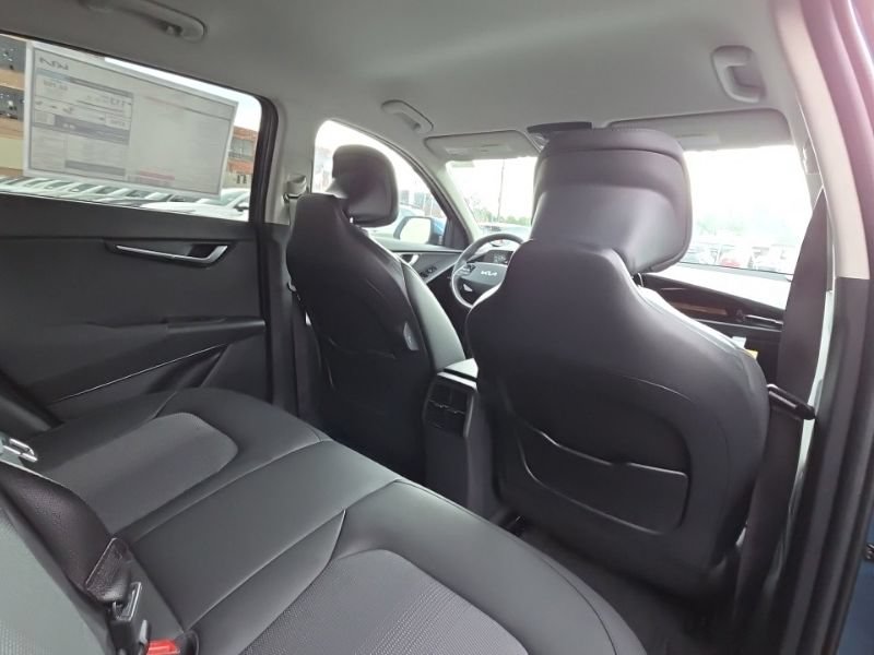 New 2026 Kia Niro Wind FWD image 17