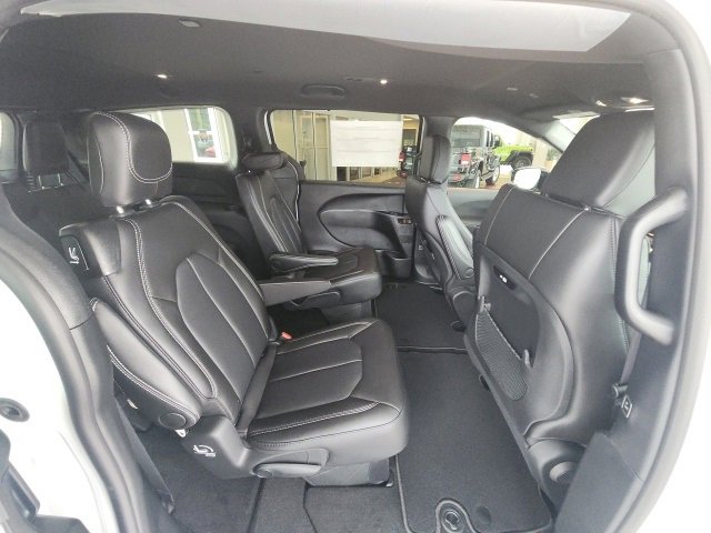 New 2026 Chrysler Pacifica Select image 14