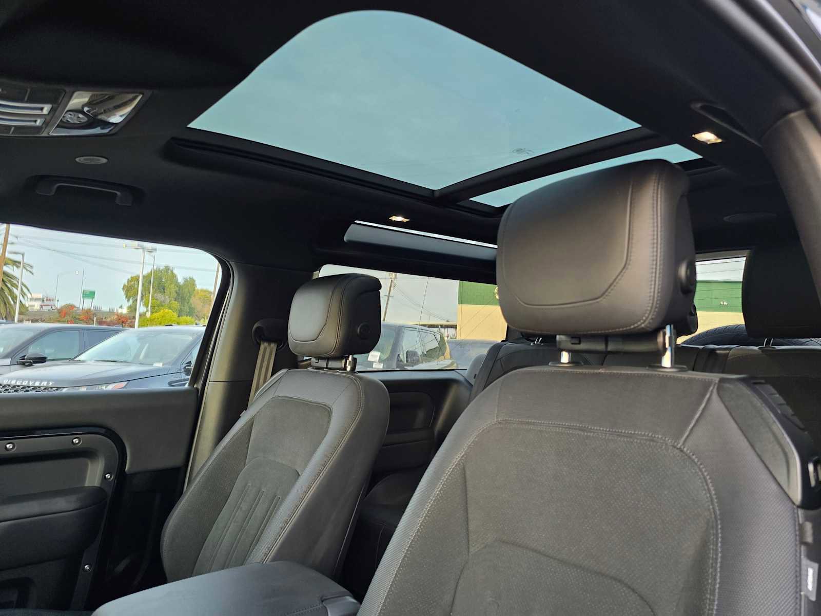 Certified 2024 Land Rover Defender 90 V8 image 18