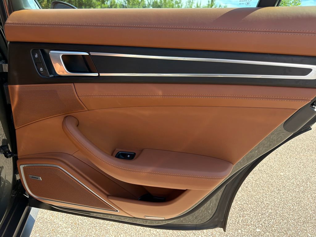 Used 2022 Porsche Panamera image 34