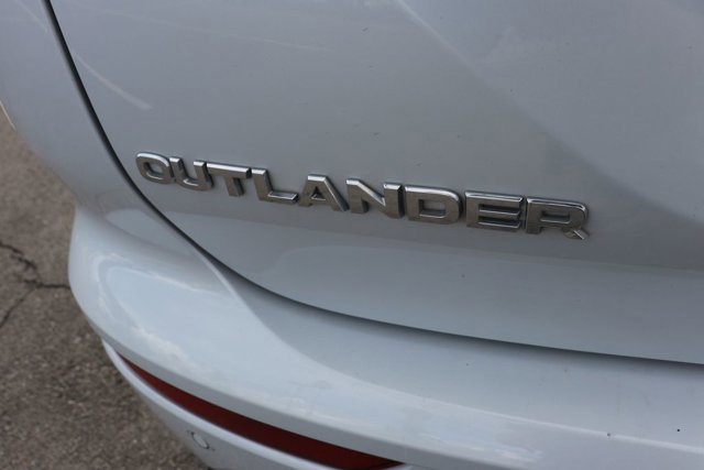 Used 2024 Mitsubishi Outlander ES image 6