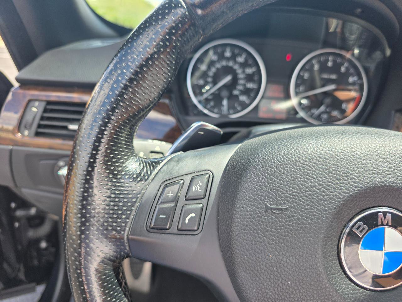 Used 2012 BMW 335i Convertible image 36