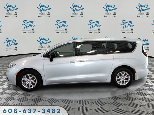 Used 2024 Chrysler Pacifica Touring-L image 8