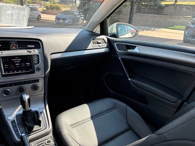 Used 2017 Volkswagen Golf Wolfsburg Edition FWD image 31